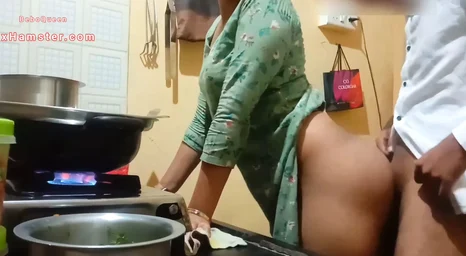 Observe this Indian COUGAR with a ample booty get down and sloppy in the kitchen